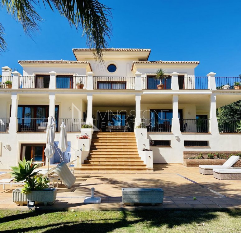 5 bed Villa for sale in Los Flamingos