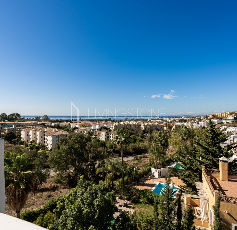 Duplex Penthouse with Panoramic Sea Views in La Resina Golf, Estepona