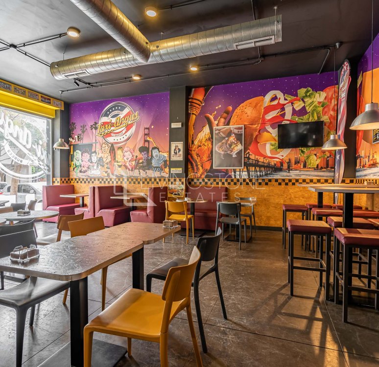 For Sale: Freehold Property with Well-Established American Restaurant in Estepona