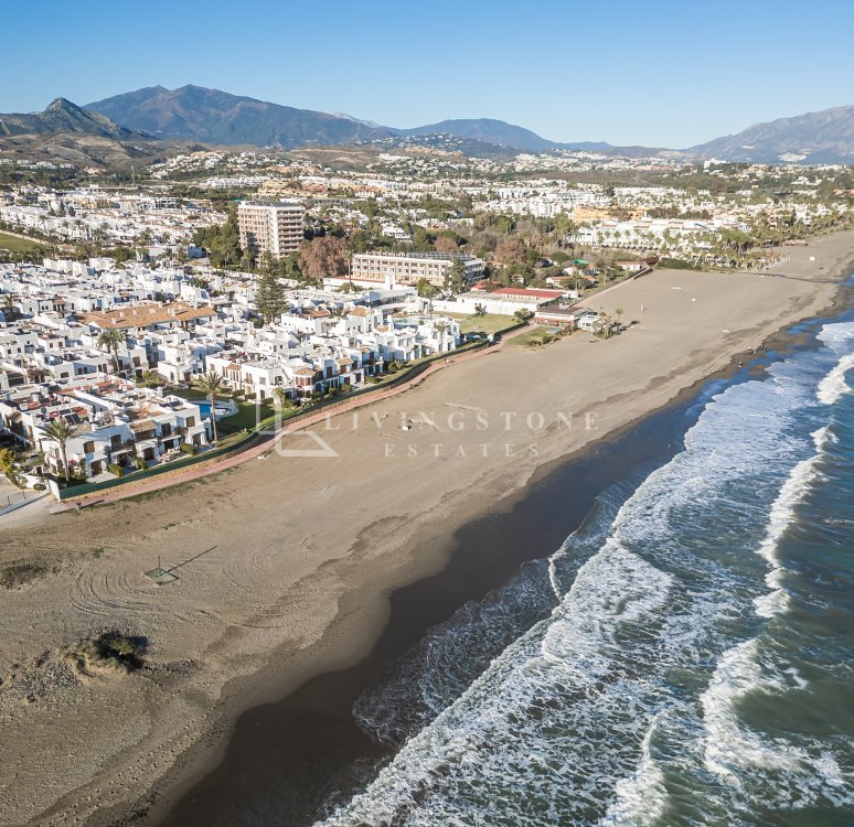 Encantadora casa adosada junto a la playa en Villacana, Estepona