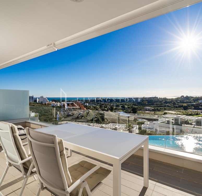 Moderno Apartamento de 3 dormitorios con vistas panorámicas al mar en Cancelada, Estepona