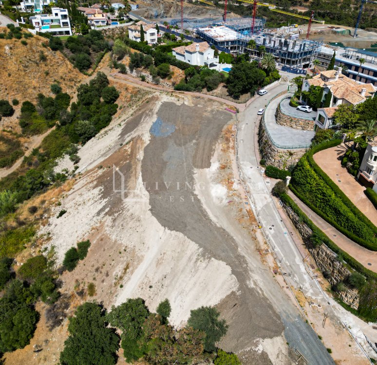 Parcela Principal con Vistas Panorámicas en La Panera, Estepona