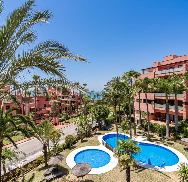 Apartment for sale in Las Salinas, Estepona East