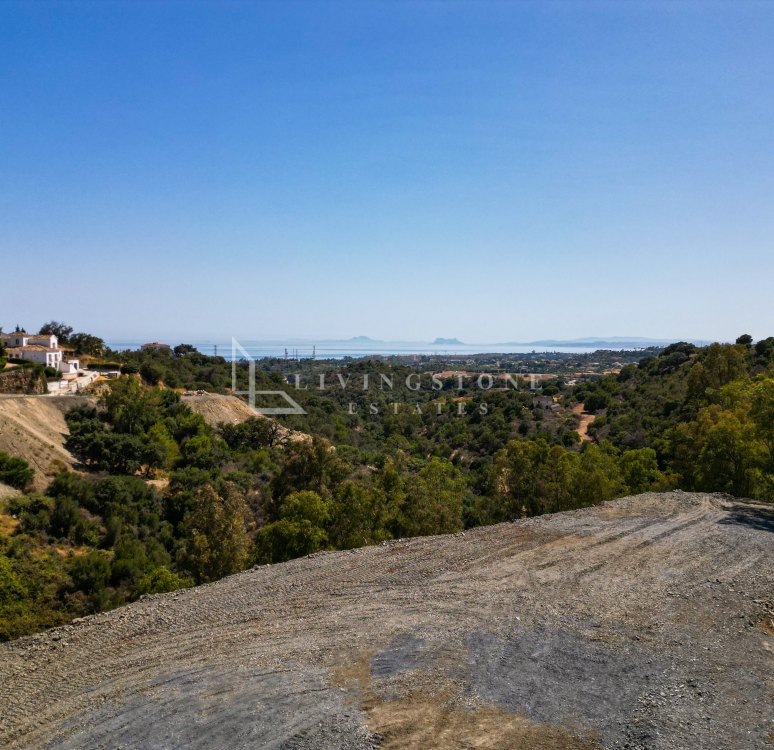 Prime Plot with Panoramic Views in La Panera, Estepona