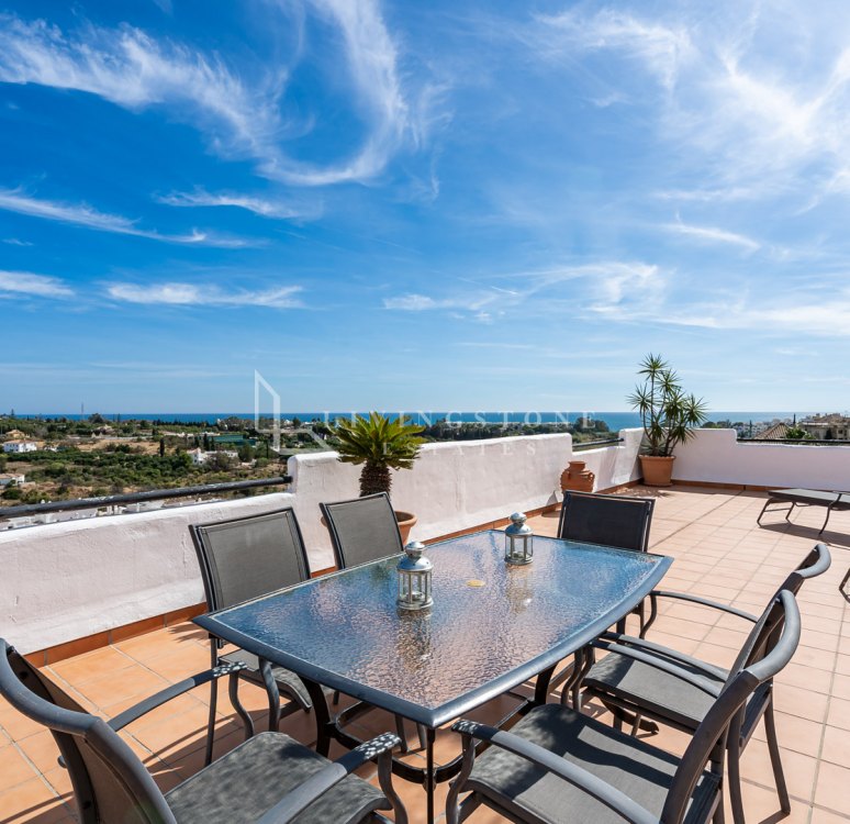 Beautiful duplex-penthouse with fantastic panoramic sea and mountain views!