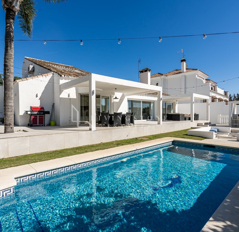 Villa for sale in El Campanario, Estepona East