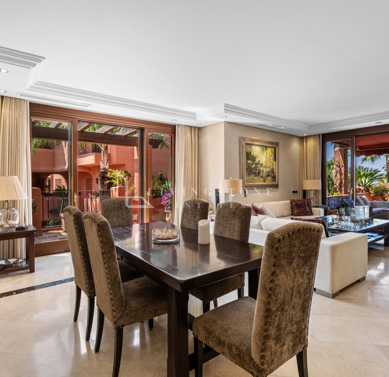 Elegant Duplex Penthouse with Panoramic Views in Guadalmansa Playa, Estepona