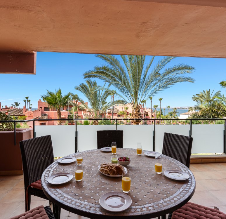 Apartamento de 3 dormitorios en Guadalmansa Playa, Estepona Este