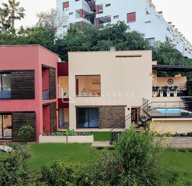 Villa for sale in Parque Botanico, Estepona East
