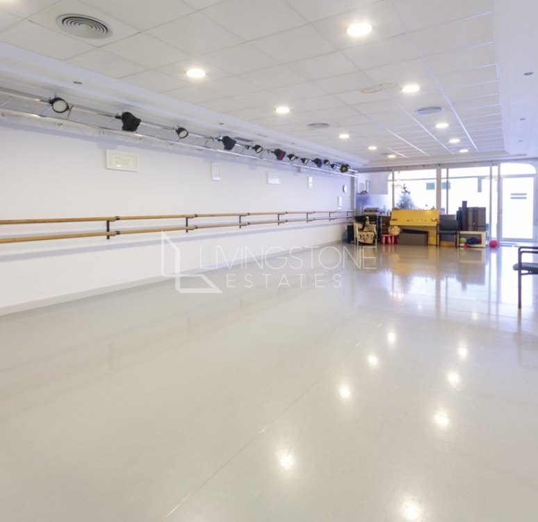 Commercial Dance Studio Property with Complete Ballet Setup, Ideal Location in Estepona