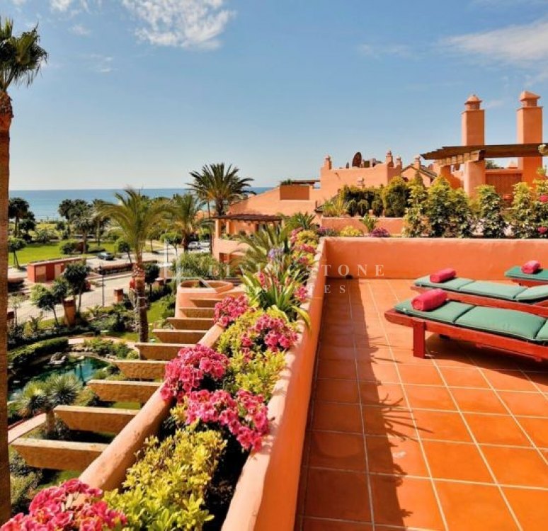 Amazing penthouse with uninterrupted sea views, frontline on the New Golden Mile, Estepona.