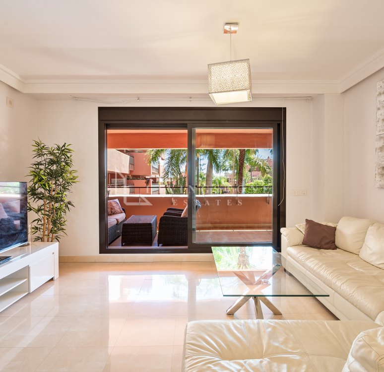 Bright and spacious apartment in Las Salinas