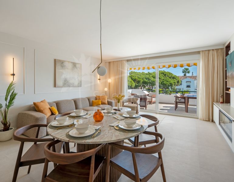 Beautifully refurbished beachside penthouse in El Presidente