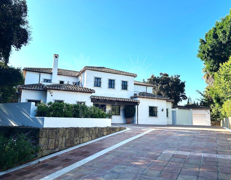 Hermosa villa independiente, con muchas características tradicionales españolas ubicada en Sotogrande.