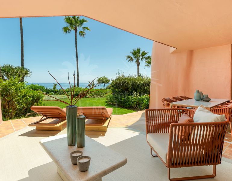 Beachfront Ground Floor Apartment with Direct Sea Views