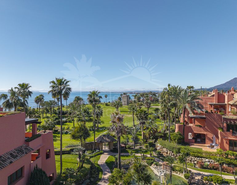 Panoramic Sea Views Beachfront Penthouse, New Golden Mile