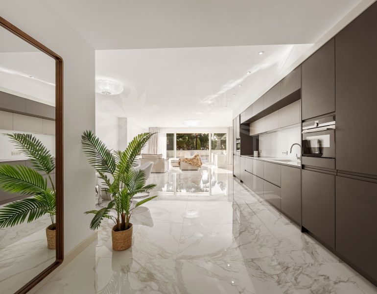 Superb modern apartment - front line beach - Puerto Banus