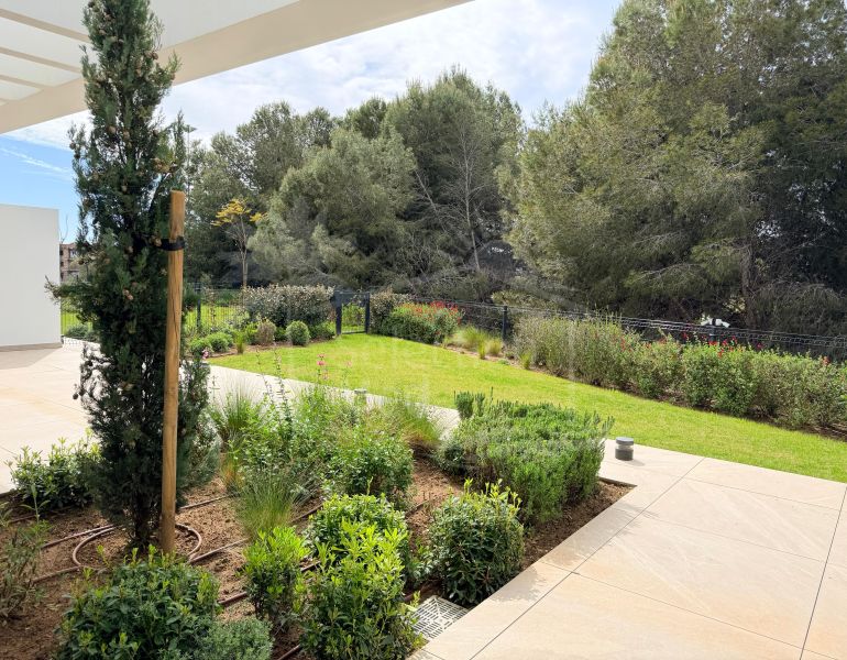 Vivienda a estrenar. Vistas al golf. Vive con los lujos de un resort pero en tu piso de Marbella