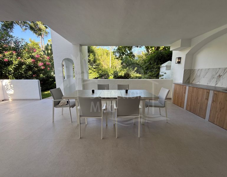 Ground floor apartment with large terrace and garden