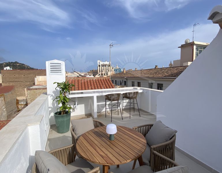 Luxury duplex penthouse in Historic Building with privat roof terraces on a quiet street in the historical quarters of Malaga City