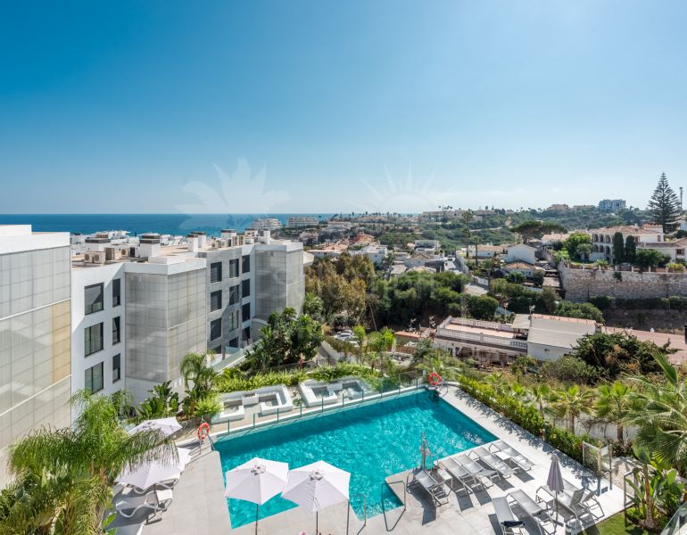 Modern Elegance with Sea and urban views over Fuengirola with turist license