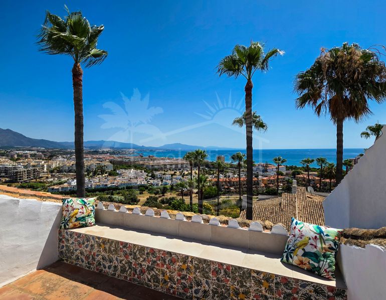 Casa Adosada con Impresionantes Vistas Panorámicas al Mar y la Montaña en Las Brisas, La Duquesa