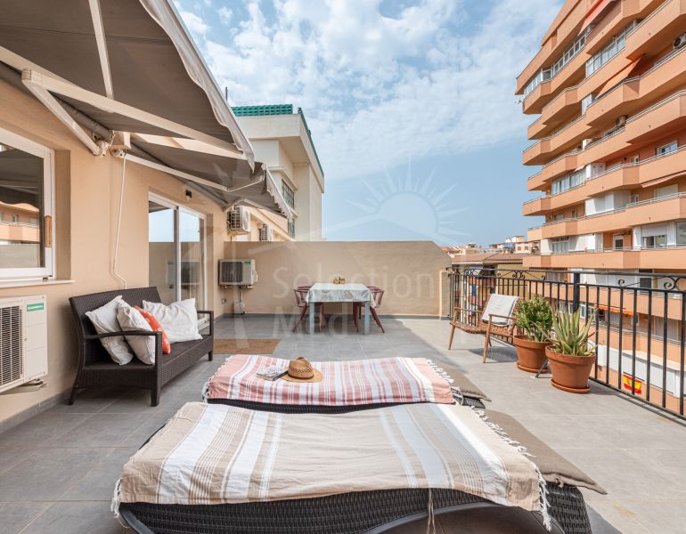 Elegante ático con amplia terraza a pocos pasos de la playa en Los Boliches - con licencia turística