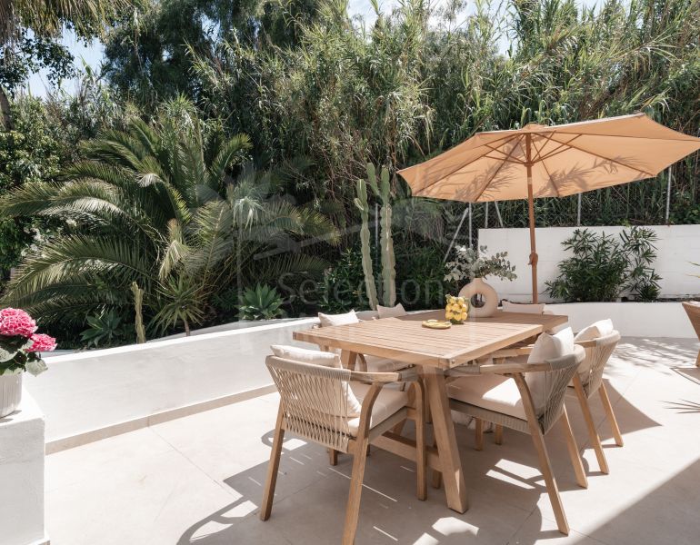 Spacious townhouse with villa feel in Señorío de Cortés