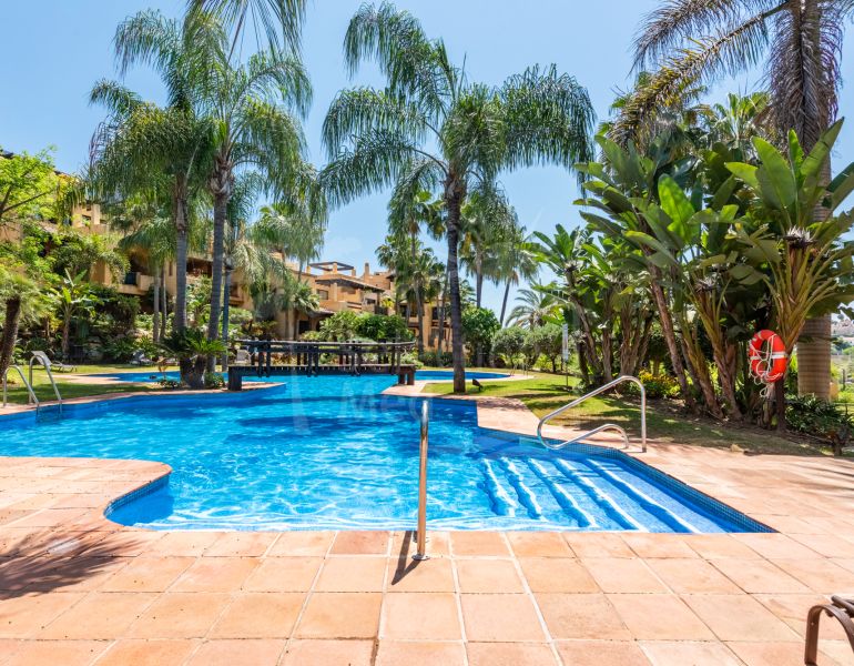 Duplex Penthouse à vendre dans El Campanario, Estepona Est