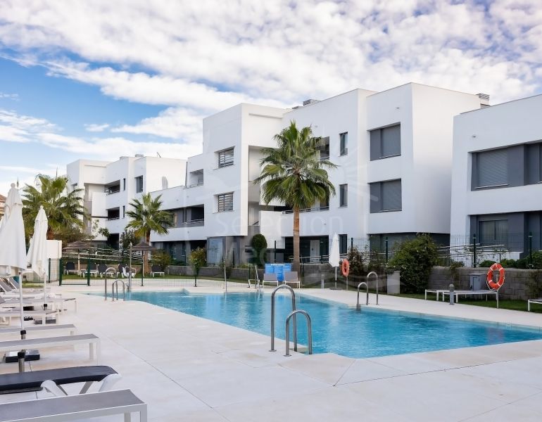 Apartamentos con cuatro dormitorios, jardín y terraza