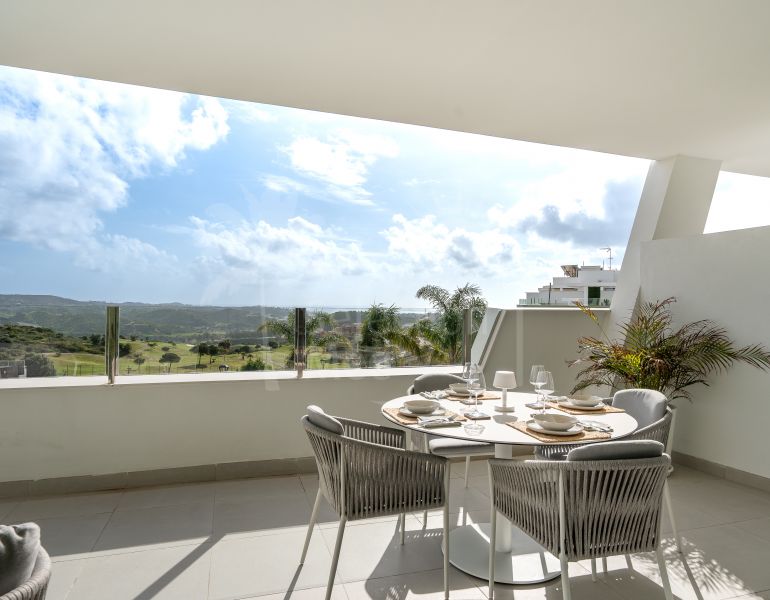 Stunning Contemporary Middle Floor Apartment in Calanova Golf