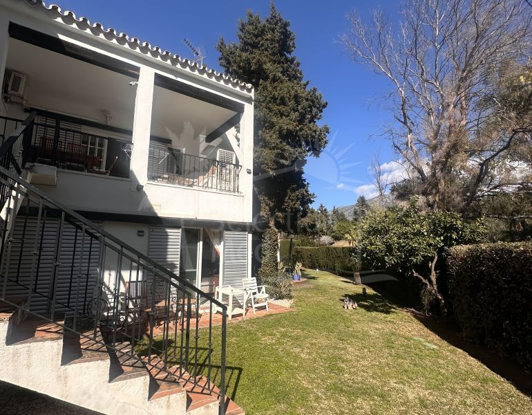 Townhouse in Aloha , Nueva Andalucía