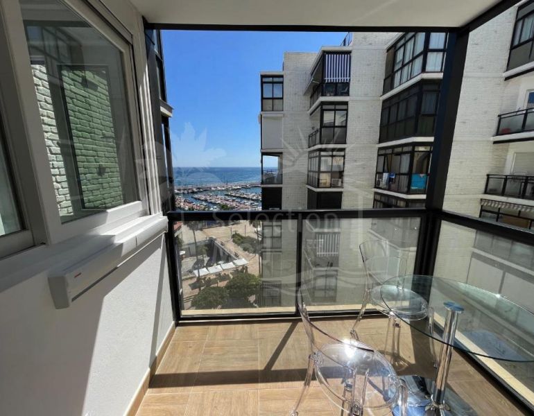 Apartamento Turístico Legalmente Autorizado con Aprobación de Comunidad para Cambio de Titular en Primera Línea de Playa en Marbella