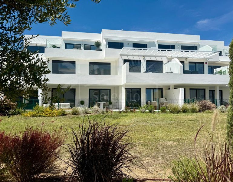 Discover Your Dream Home: Luxurious Brand-New Apartment in Casares Costa