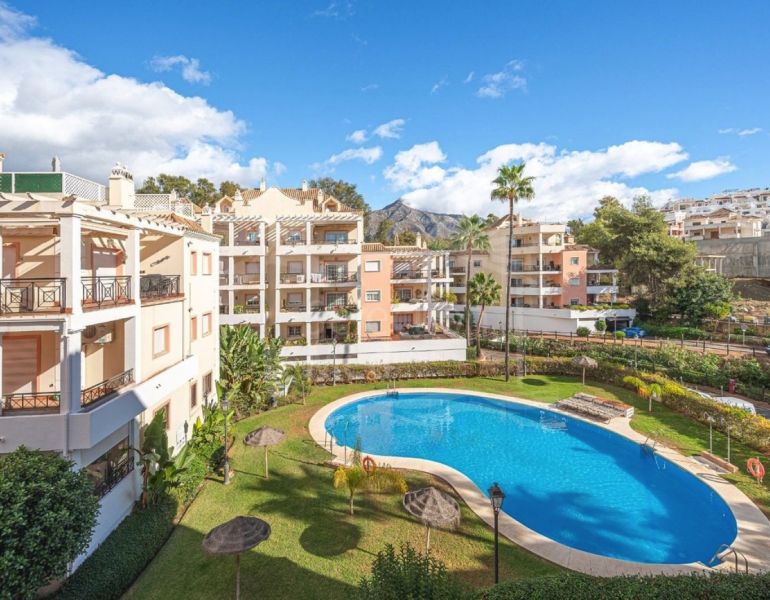 Exquisito Apartamento de 2 Dormitorios en Marbella River Garden