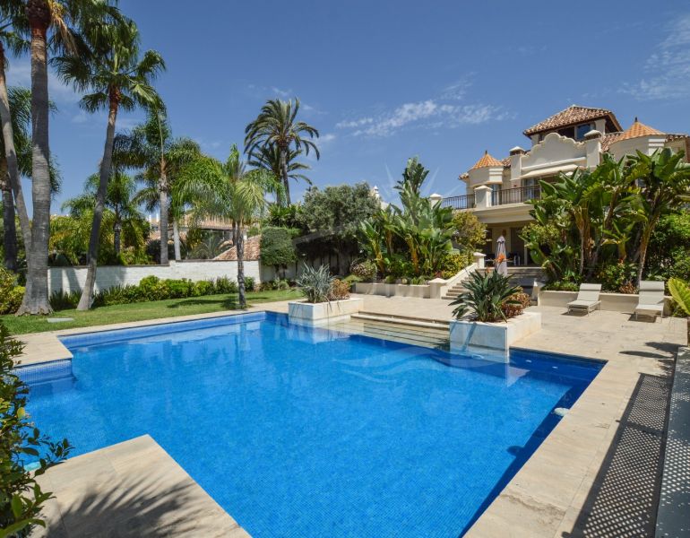 Villa à vendre dans Costabella, Marbella Est
