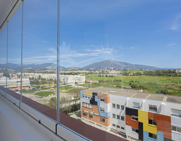 Appartement rénové avec terrasse et vue, à quelques minutes de la plage de San Pedro.