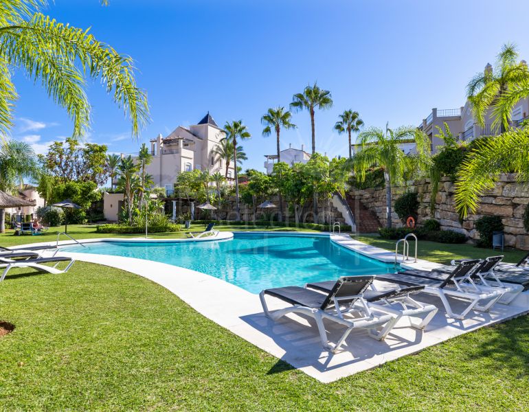 Elegante y espaciosa Villa en Paraíso Hills, Estepona – Vistas costeras y Exclusivas amenidades