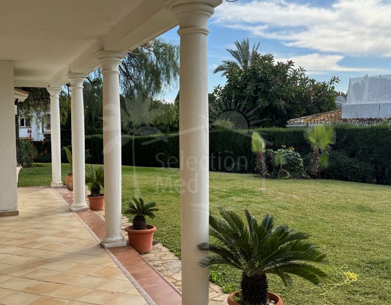 Villa de charme avec grand potentiel au Moyen Paradis – New Golden Mile