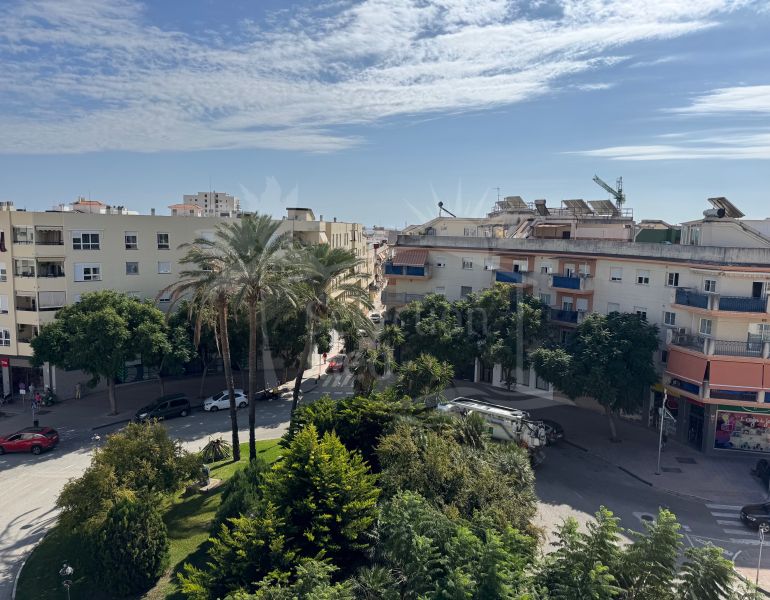 Penthouse exclusif de 4 chambres au coeur d'Estepona avec terrasse et solarium privé
