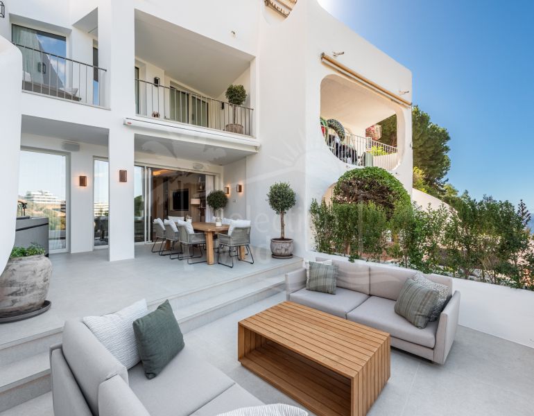 Espectacular adosado totalmente reformado en Altos de Los Monteros, Marbella Este