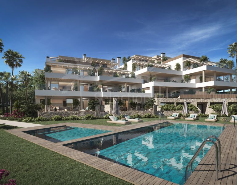 Beautiful ground floor with a private pool and the sea view