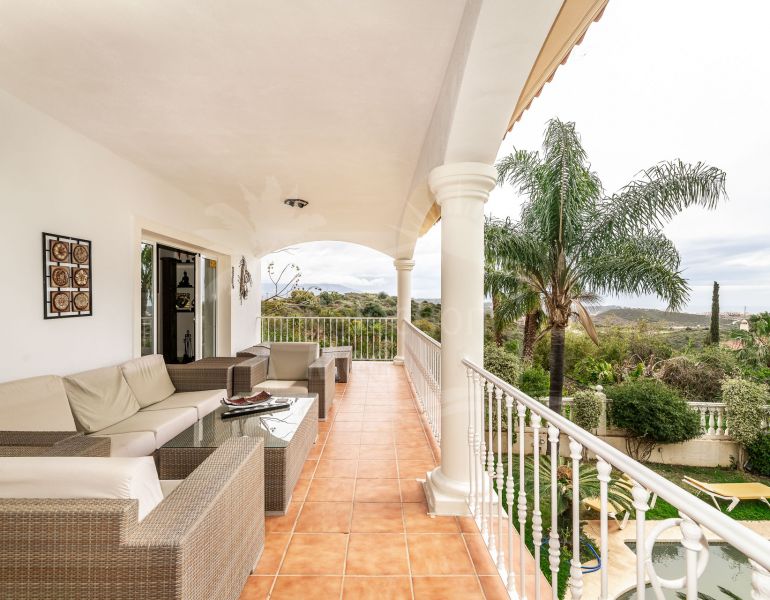 Amplia villa en venta con piscina privada en Mijas Costa