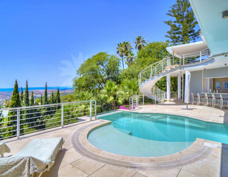 Villa en venta en El Madroñal, Benahavis