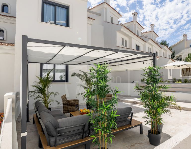 FROM OCTOBER!!!! Exclusive luxury townhouse in Agra Residencial, Estepona East