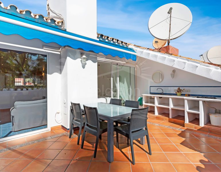 Penthouse for sale in Nueva Andalucia, Marbella all