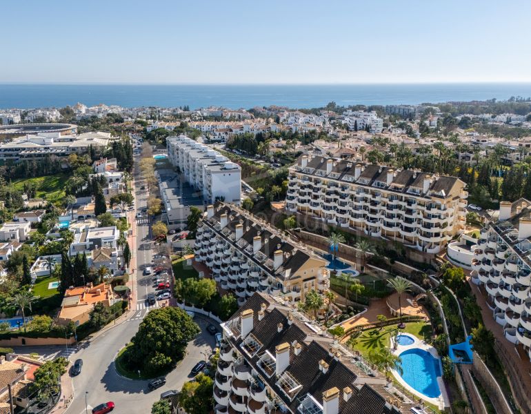 Charmant Duplex 2 Chambres près de Puerto Banús – Terrasse, Vue sur Mer et Licence de Location