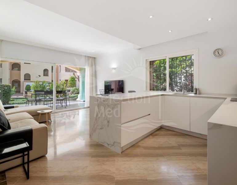 Elegant Ground Floor Apartment with Garden Access in Hacienda Elviria