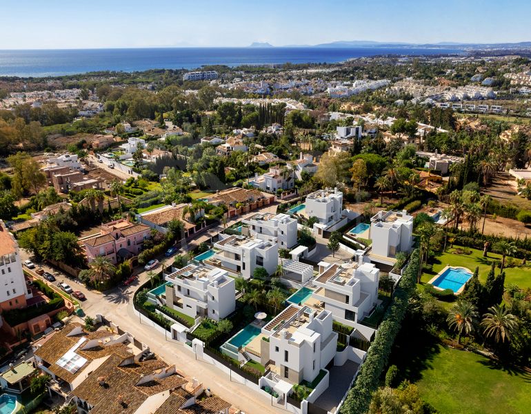 Seven luxury villas in a prime location close to the beach and Puerto Banús and in walking distance to Golf Club