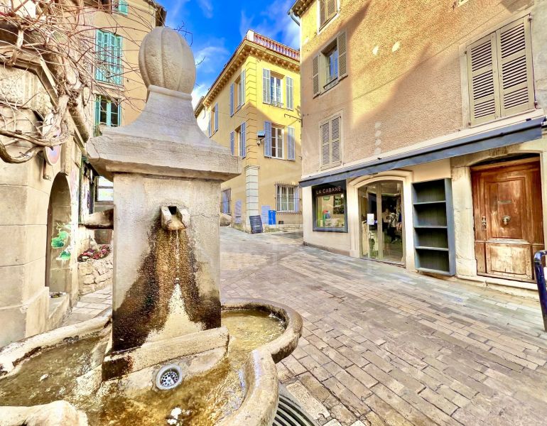 Unique ! Located in the authentic village of Valbonne, a few minutes from the ...